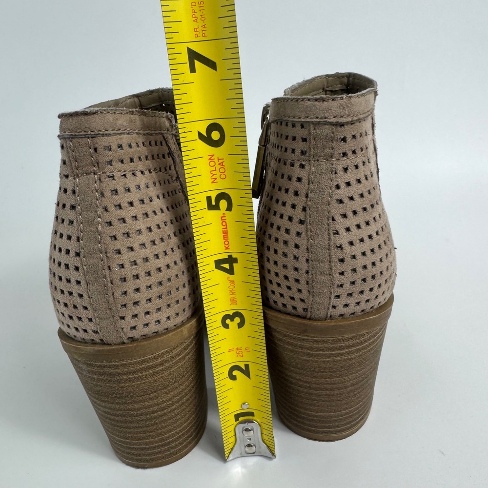 DV Dolce Vita Women's Perforated Taupe Ankle Booties Block Heel Size 6 - Picture 8 of 13